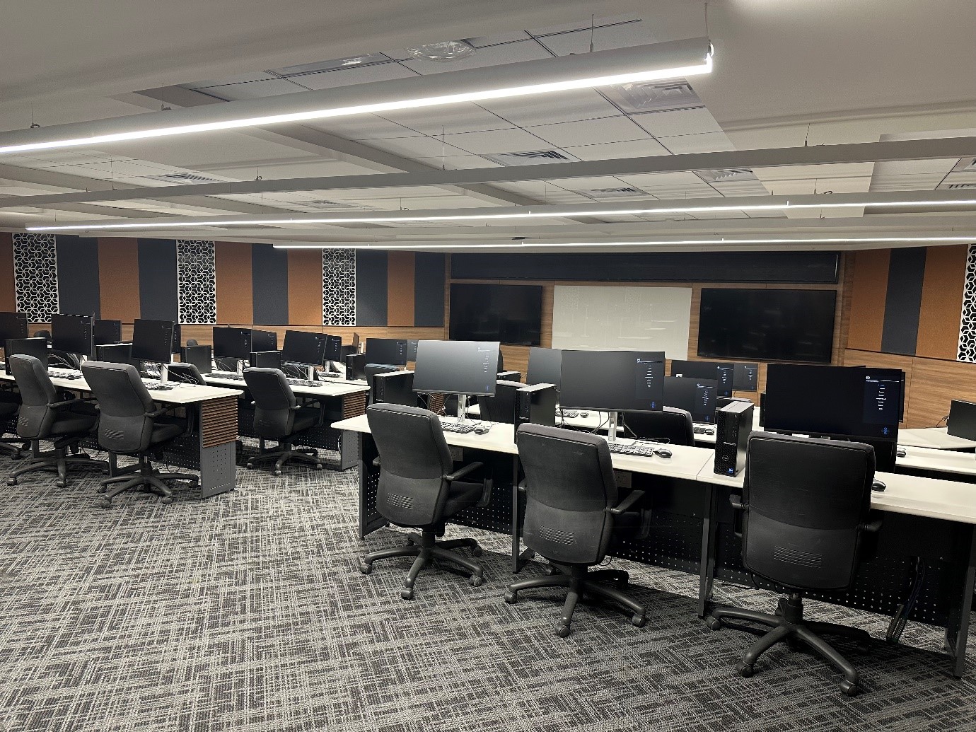 Finance Research Lab Back View-1